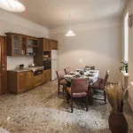 Large 6-bedroom For Groups - Gertrudes Street *