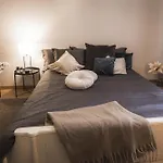 Large 6-bedroom For Groups - Gertrudes Street *