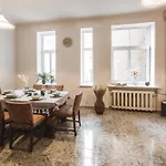 Large 6-bedroom For Groups - Gertrudes Street Riga