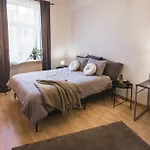 Appartamento Large 6-bedroom For Groups - Gertrudes Street *