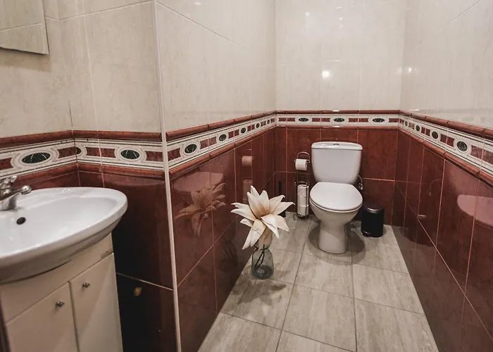 Large 6-Bedroom Apartment For Groups - Gertrudes Street