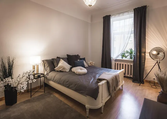 Families & Large Groups - 6 Bedrooms - 12 Guests - Location * Riga