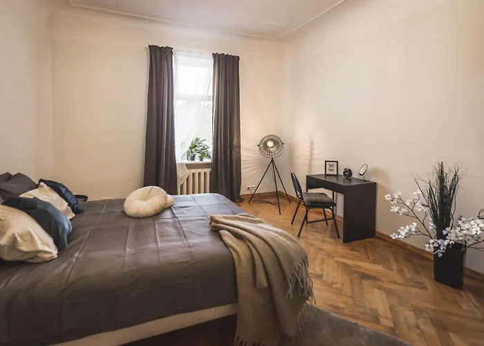 公寓 Families & Large Groups - 6 Bedrooms - 12 Guests - Location *