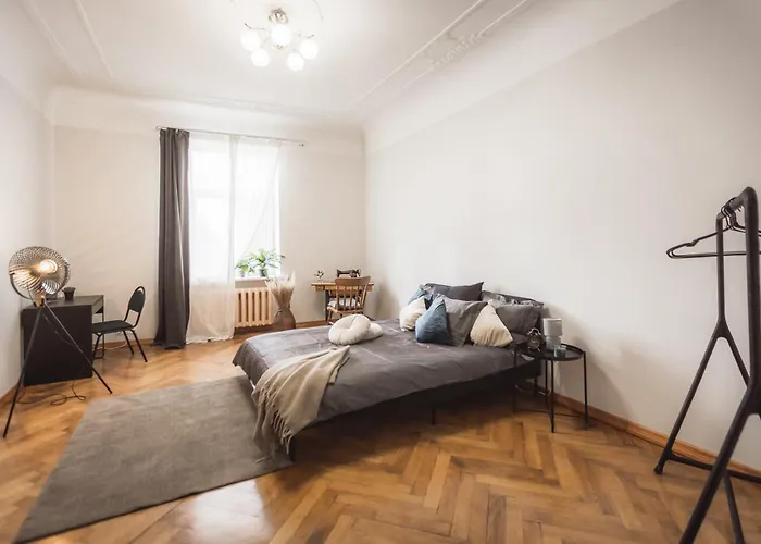 公寓 Families & Large Groups - 6 Bedrooms - 12 Guests - Location *