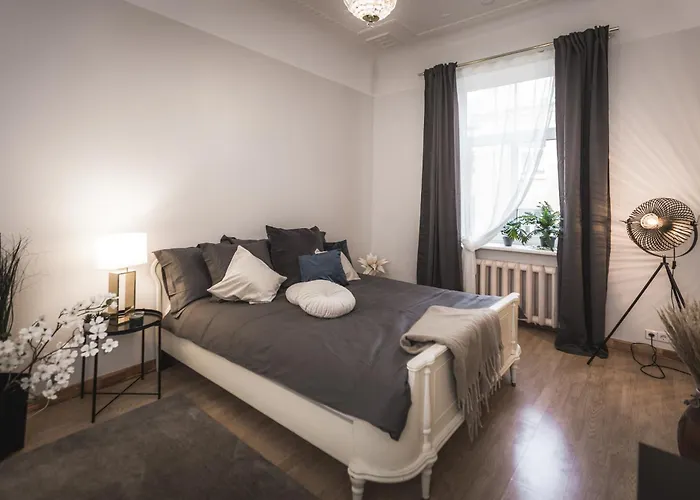 公寓 Families & Large Groups - 6 Bedrooms - 12 Guests - Location *