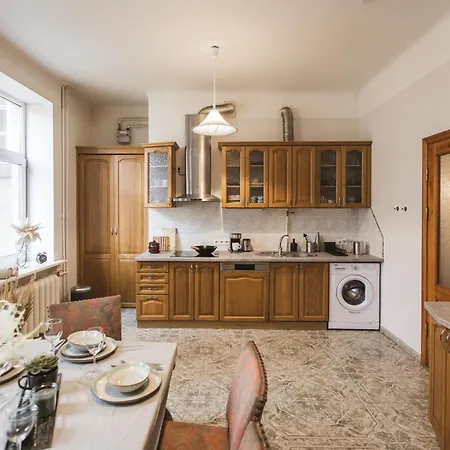 Large 6-Bedroom Apartment For Groups - Gertrudes Street 아파트