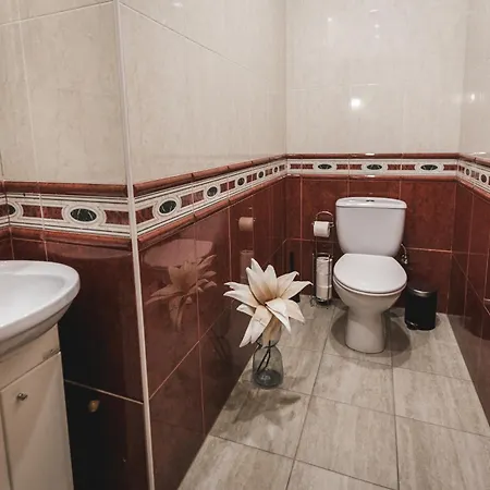 Large 6-Bedroom Apartment For Groups - Gertrudes Street