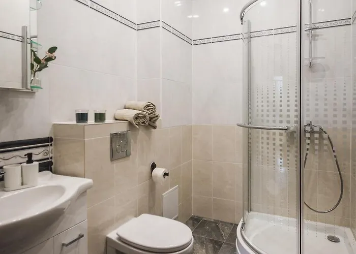 아파트 Large 6-Bedroom Apartment For Groups - Gertrudes Street