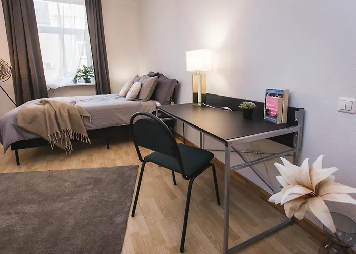 Large 6-Bedroom Apartment For Groups - Gertrudes Street