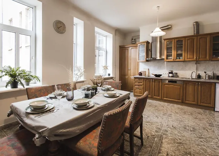 아파트 Large 6-Bedroom Apartment For Groups - Gertrudes Street